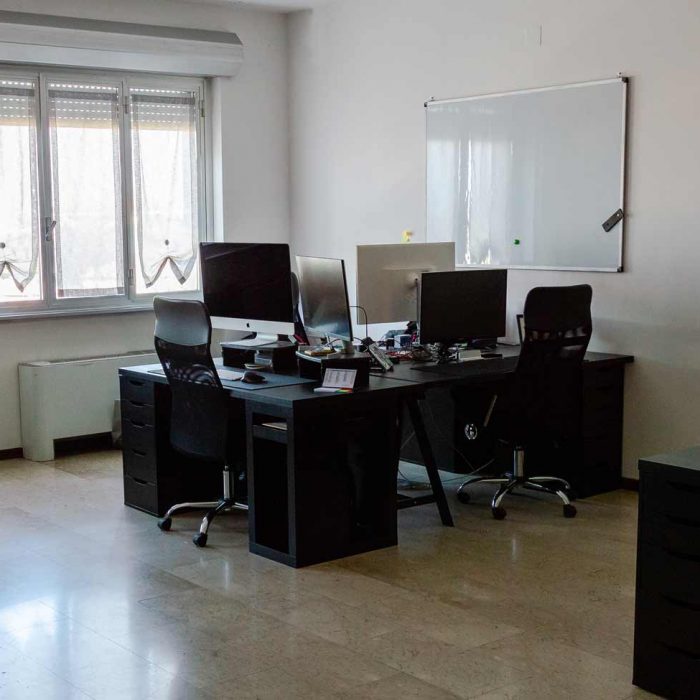 Coworking Piacenza Scrivania attrezzata