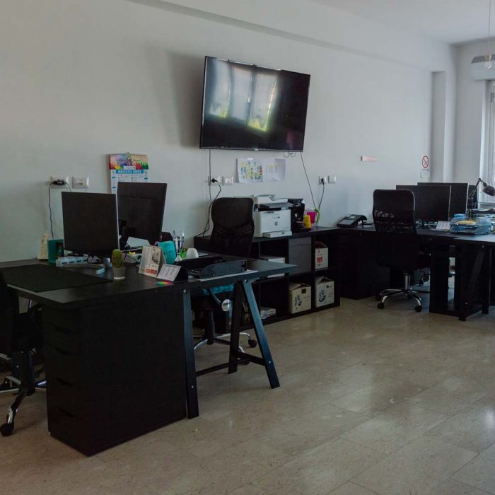 Coworking Piacenza scrivania attrezzata singola